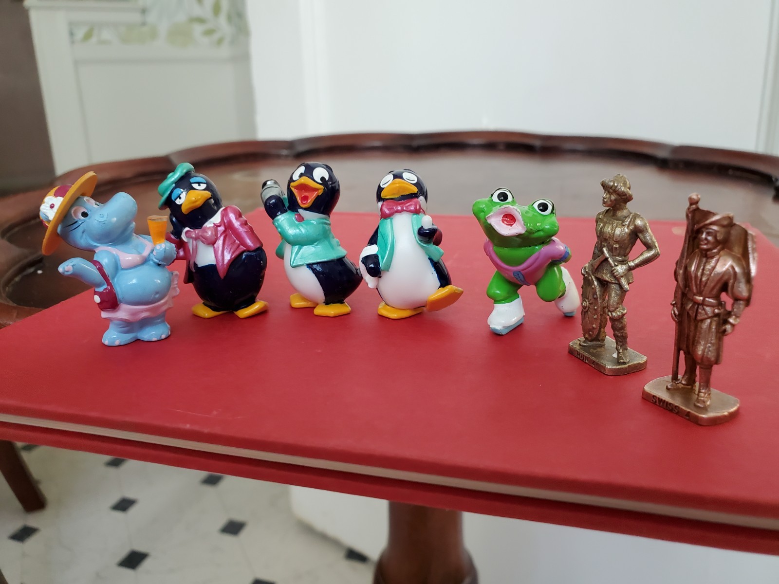 Kinder Happy  Hippo Penguins Froggy & Metalllic Soldiers Lot of 7 Vintage Toys