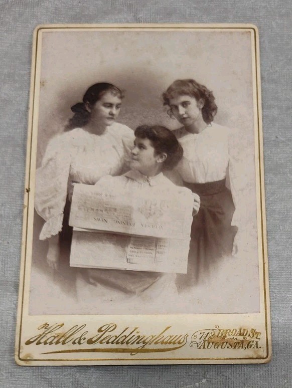 c1890s Women Read Augusta, Ga Evening News Newspaper Cabinet Card Photo Fashion