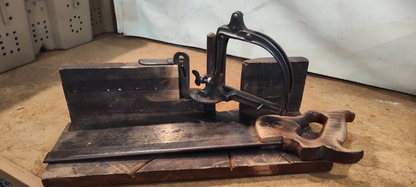 Vintage Perfection Model No. 554 Miter Box w Saw