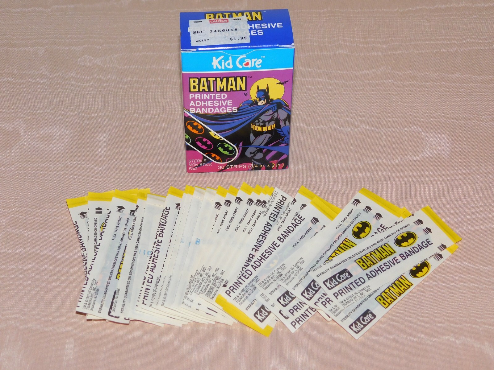 VINTAGE  1991 DC COMICS BATMAN  PRINTED ADHESIVE BANDAGES  NEW OLD STOCK