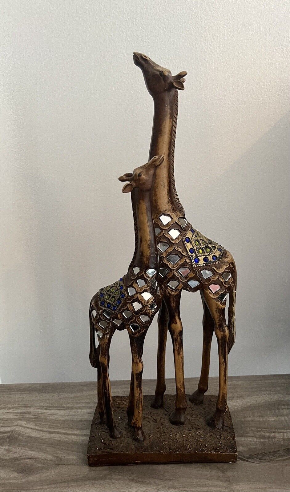 Resin Momma Giraffe and Baby Giraffe Mirrored and Rhinestone Designs