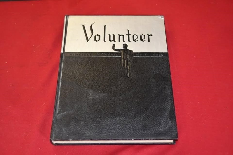 1953 University of TN Yearbook * 375 pages LOTS OF GREAT PICTURES UT VOLUNTEER