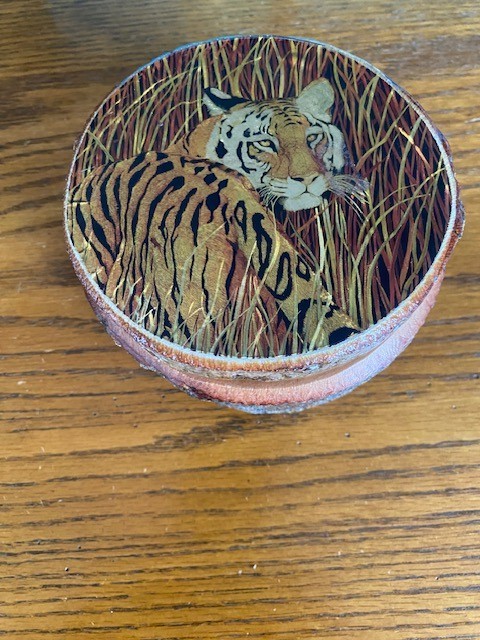 Vintage Wood Log Slice Trinket Box w/ Tiger Gold Foil Lid , Bark Edge NH USA Vintage Wood Log Slice Trinket Box w/ Tiger Gold Foil Lid , Bark Edge NH USA