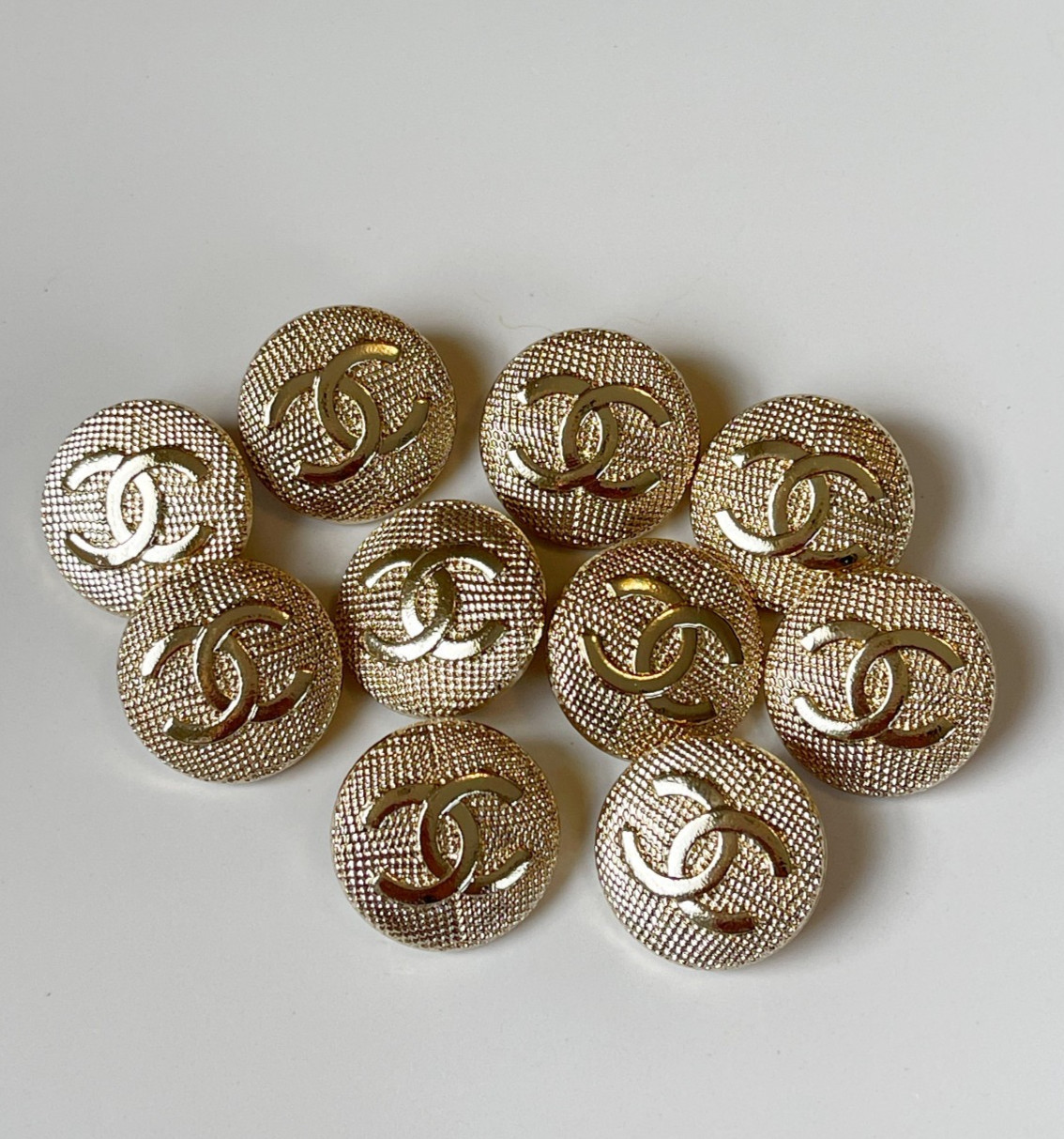STAMPED lot of 10 Designer Gold Button 20mm STAMPED lot of 10 Designer Gold Button 20mm