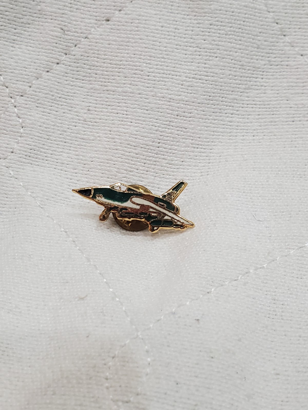 Republic F-105D Thunderchief Vintage Pin from 80s Enamel Aircraft Lapel Hat Tac
