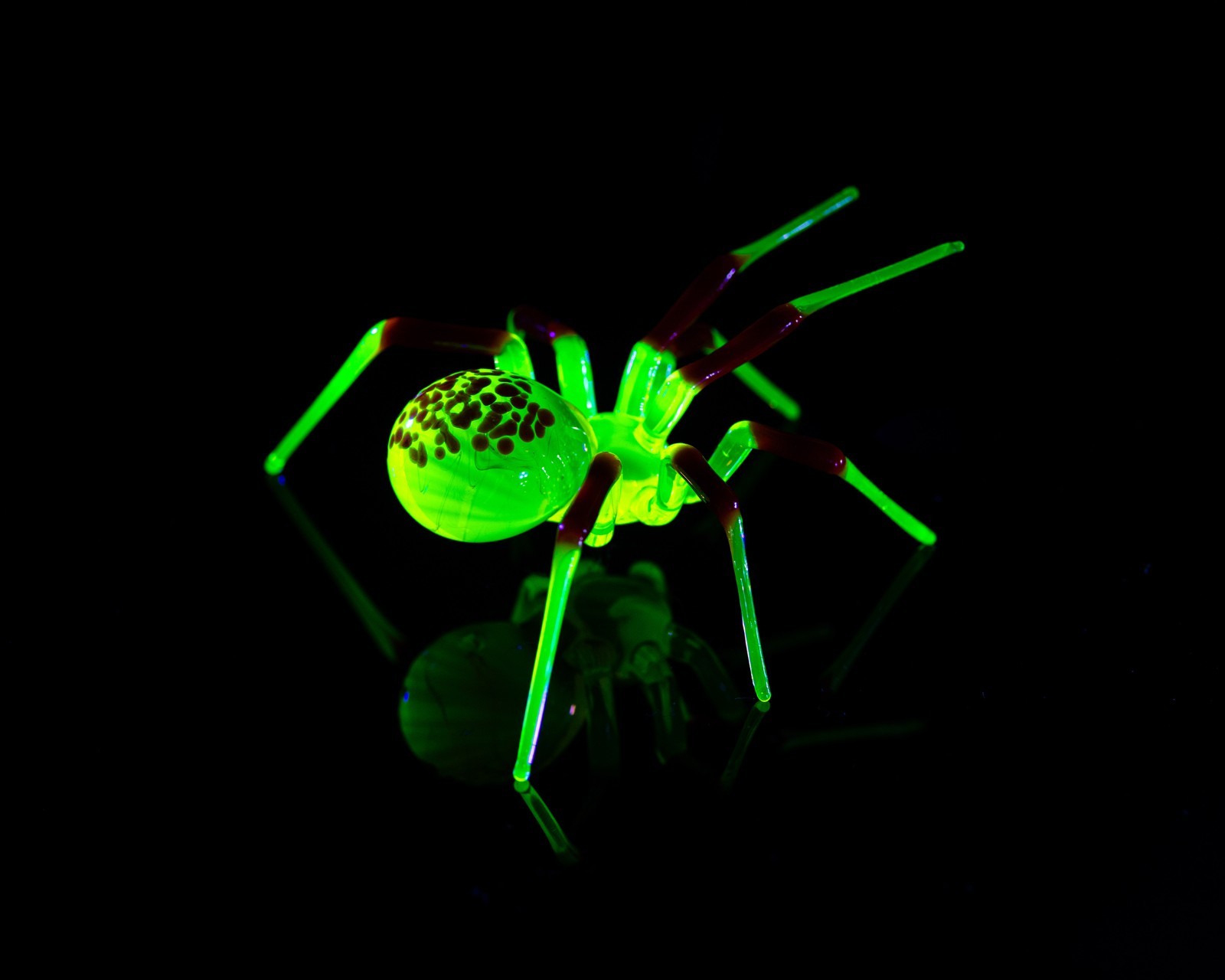 Bronze Red Uranium Glass Spider Figurine – Miniature Insect – Sci-Fi Glow in the
