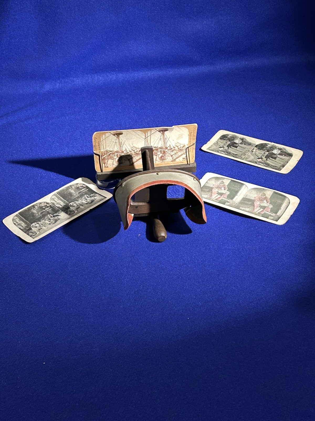 Underwood & Underwood Stereoscope + 4 Stereoscopic Cards ~ Early 1900s Antique