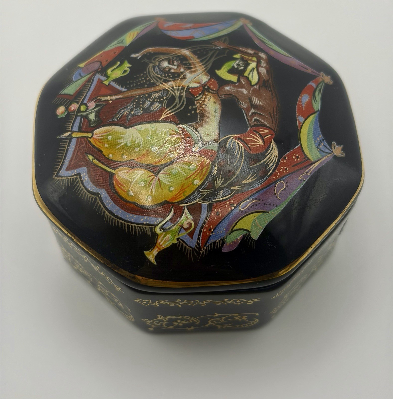 Vintage The Franklin Mint Music Box , Scheherazade, Porcelain 1988 Works