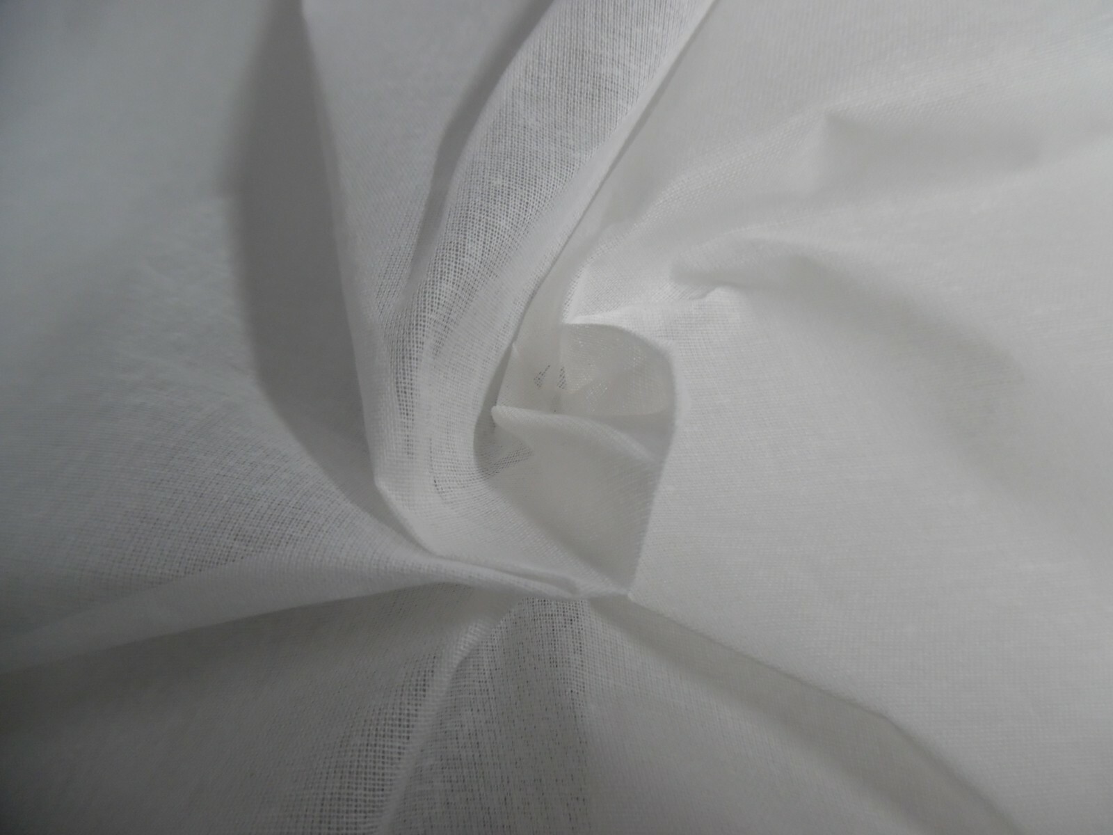 NEW SHIPMENT READ COTTON ORGANDY~WHITE~MEDIUM STIFF HAND~18\ NEW SHIPMENT READ COTTON ORGANDY~WHITE~MEDIUM STIFF HAND~18\