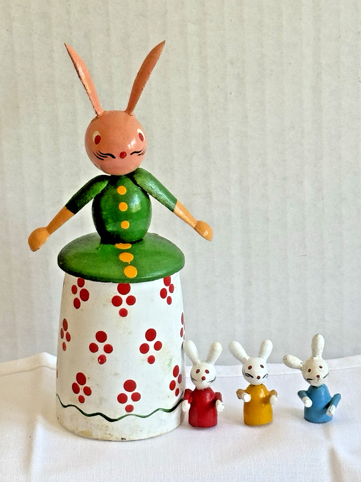 VTG Shackman Wood Rabbit & Baby Bunnies Nesting Container Toy & Box