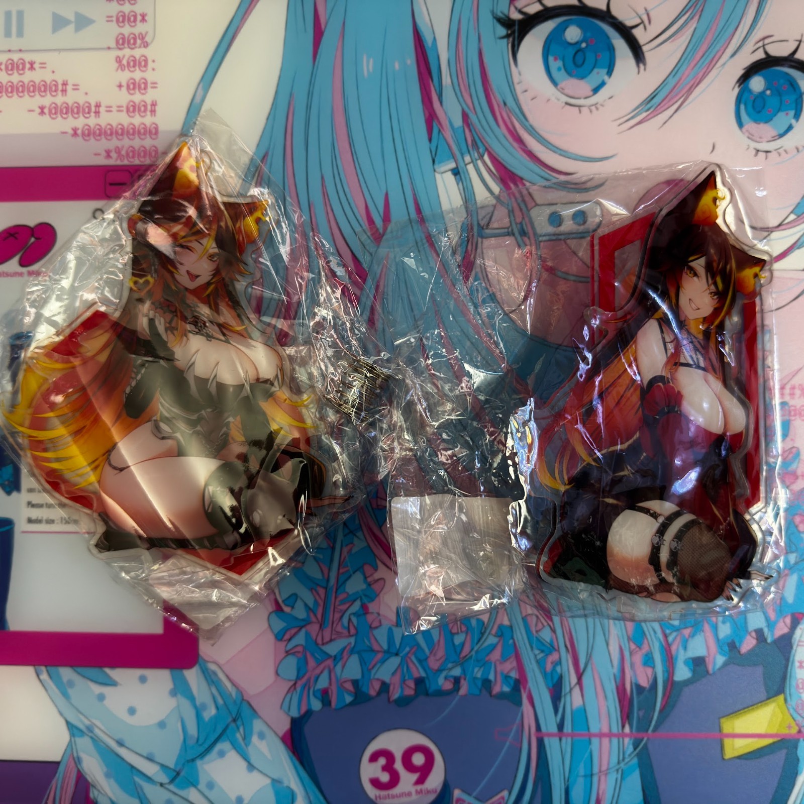 [RARE] Sinder Wagging Tail Acrylic Standees