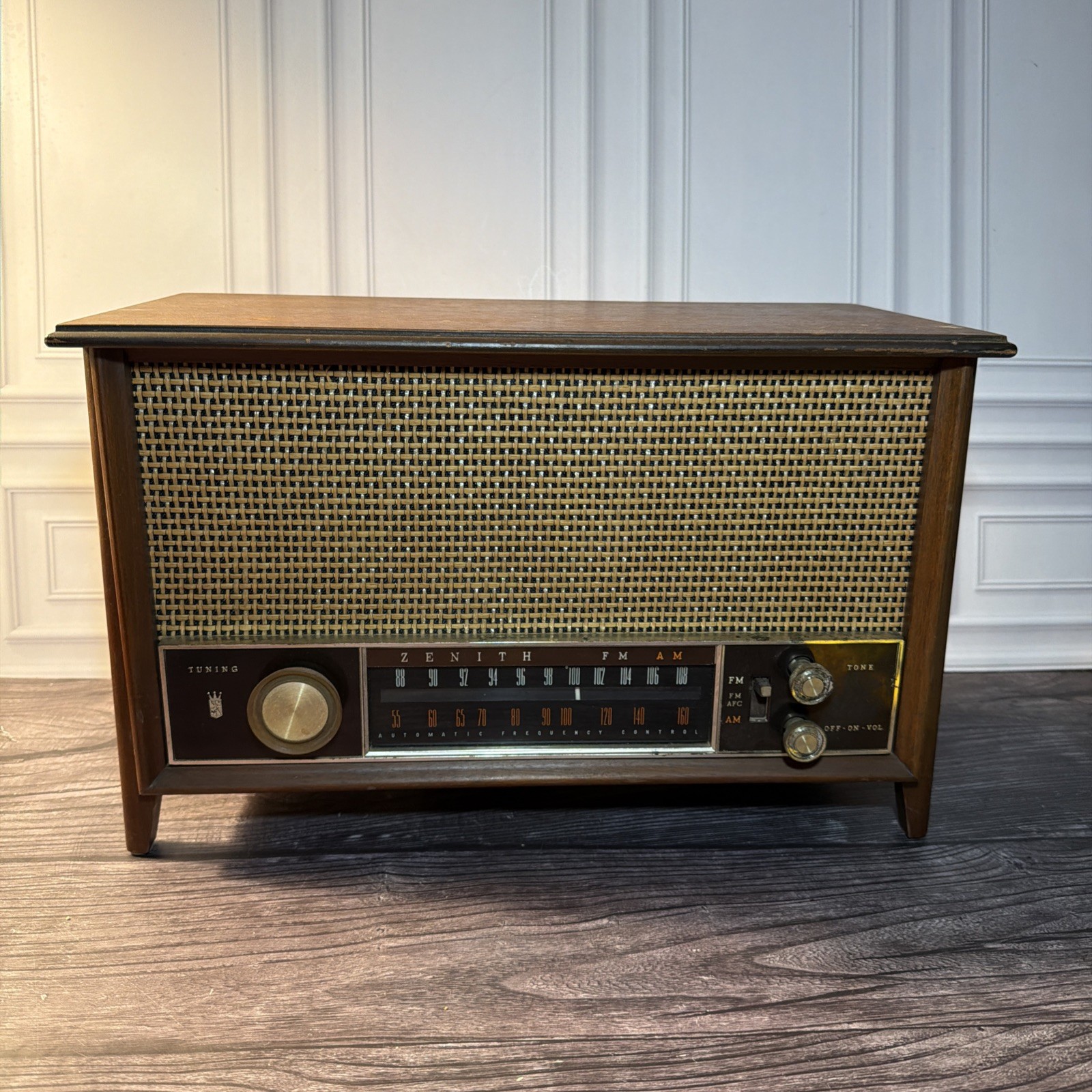 Vintage Zenith K731 AM FM Tube Radio Wood Tabletop Long Distance Works Great