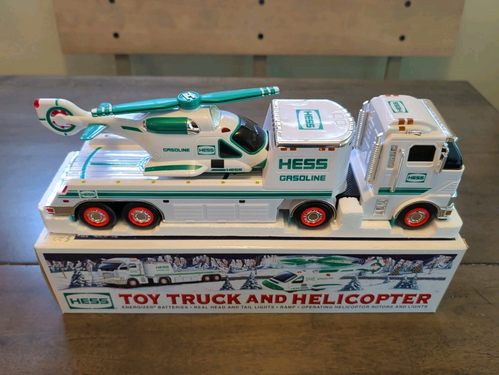 new Hess Toy Truck and Helicopter 2006 Original Gas & Oil Theme White Green Red new Hess Toy Truck and Helicopter 2006 Original Gas & Oil Theme White Green Red