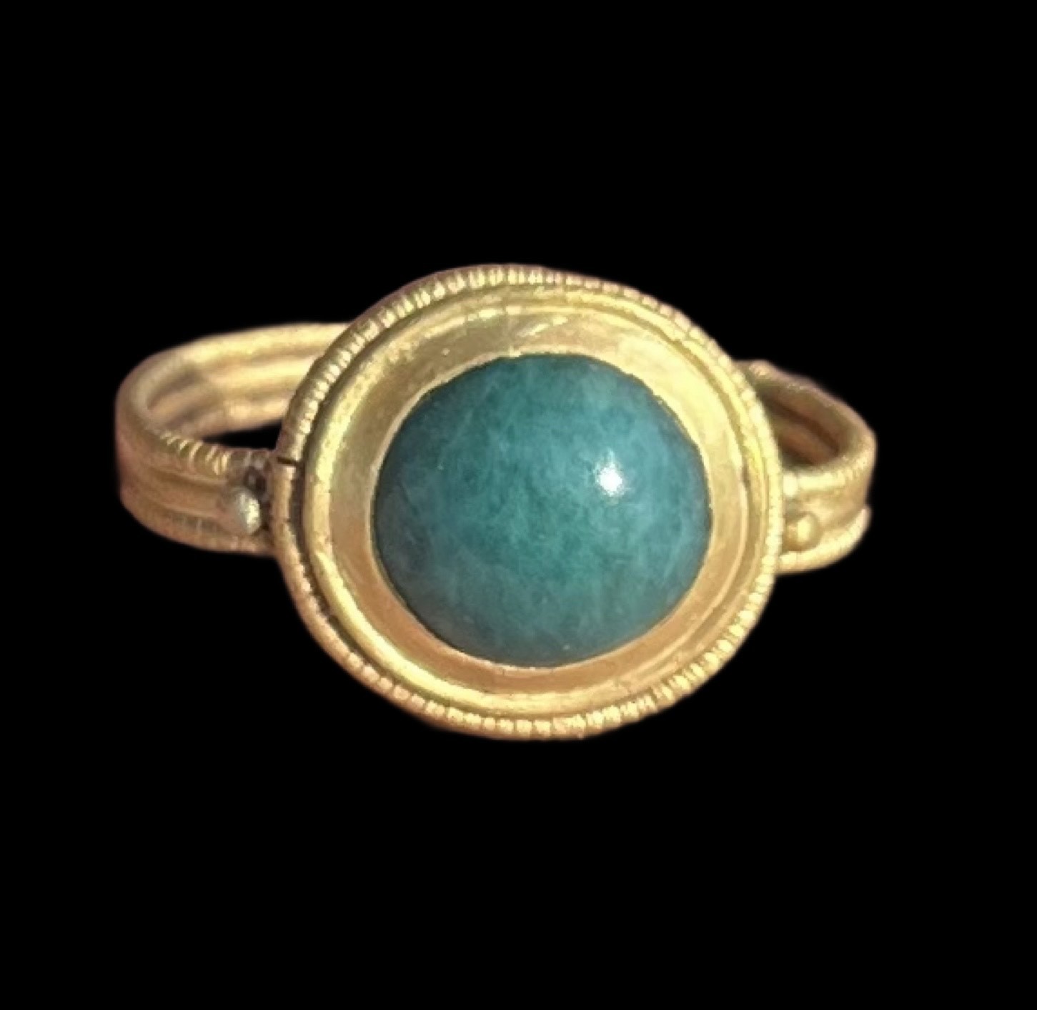 WONDERFUL ANCIENT ROMAN GOLD & EMERALD RING - 2nd Century AD (21154) WONDERFUL ANCIENT ROMAN GOLD & EMERALD RING - 2nd Century AD (21154)