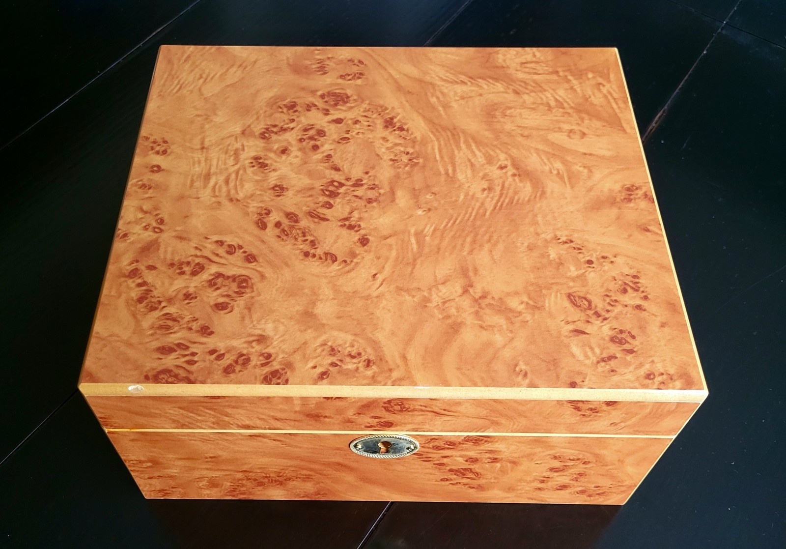 Don Salvatore Vintage Birdseye Maple and Burl Humidor w/Key & Gauge Don Salvatore Vintage Birdseye Maple and Burl Humidor w/Key & Gauge
