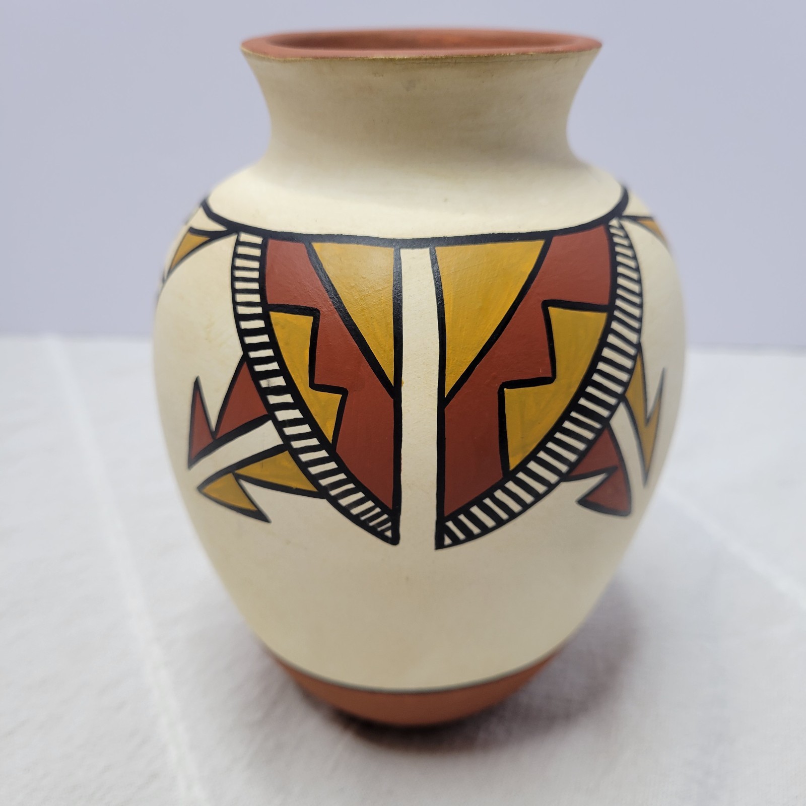 VTG Signed A&R Sandia Jemez Pueblo N.M. Pottery Vase 6\ VTG Signed A&R Sandia Jemez Pueblo N.M. Pottery Vase 6\