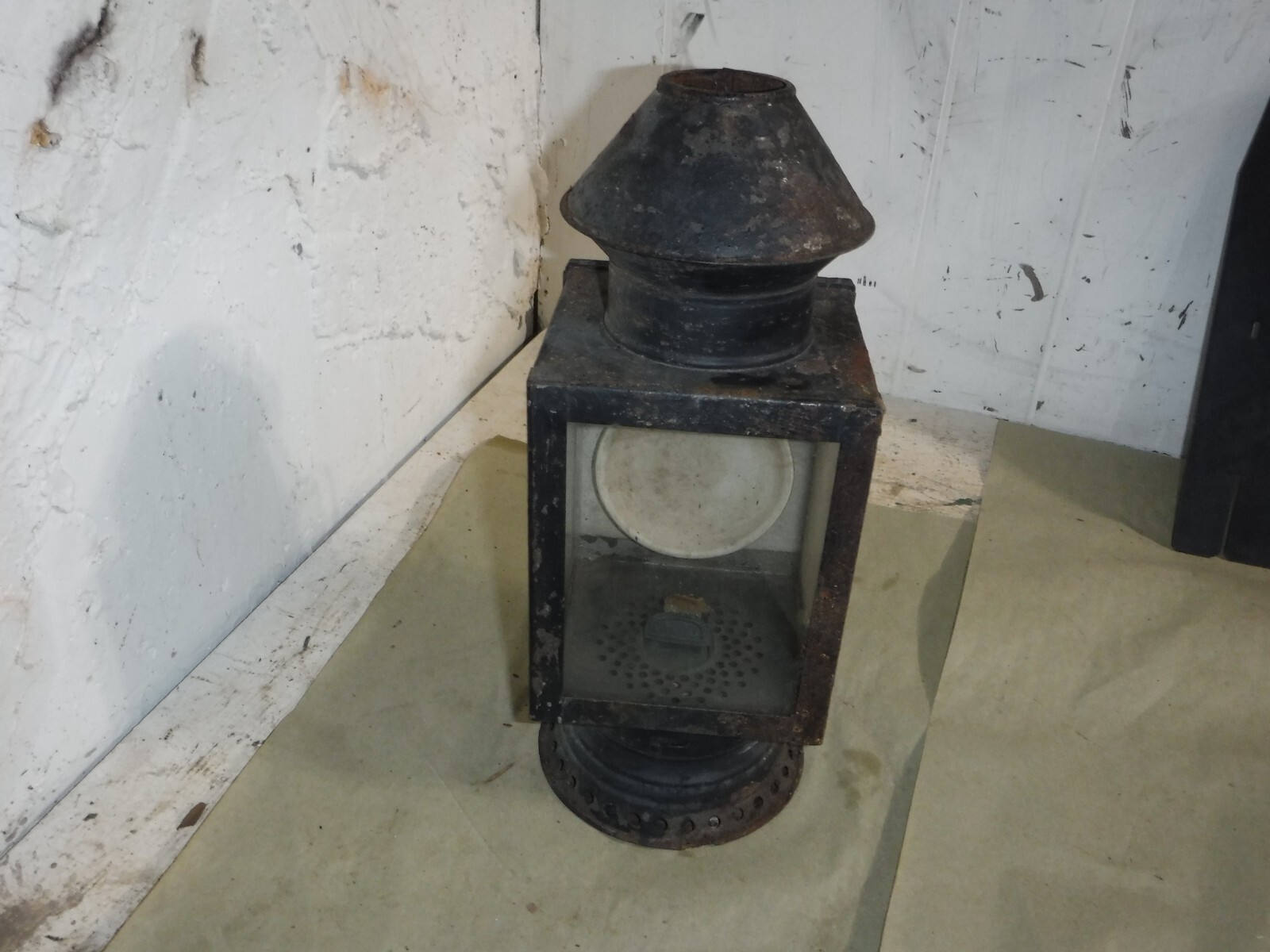 ANTIQUE RAILROAD RR OIL LANTERN ROUND pre DIETZ CONVEX BURNER square lantern ANTIQUE RAILROAD RR OIL LANTERN ROUND pre DIETZ CONVEX BURNER square lantern