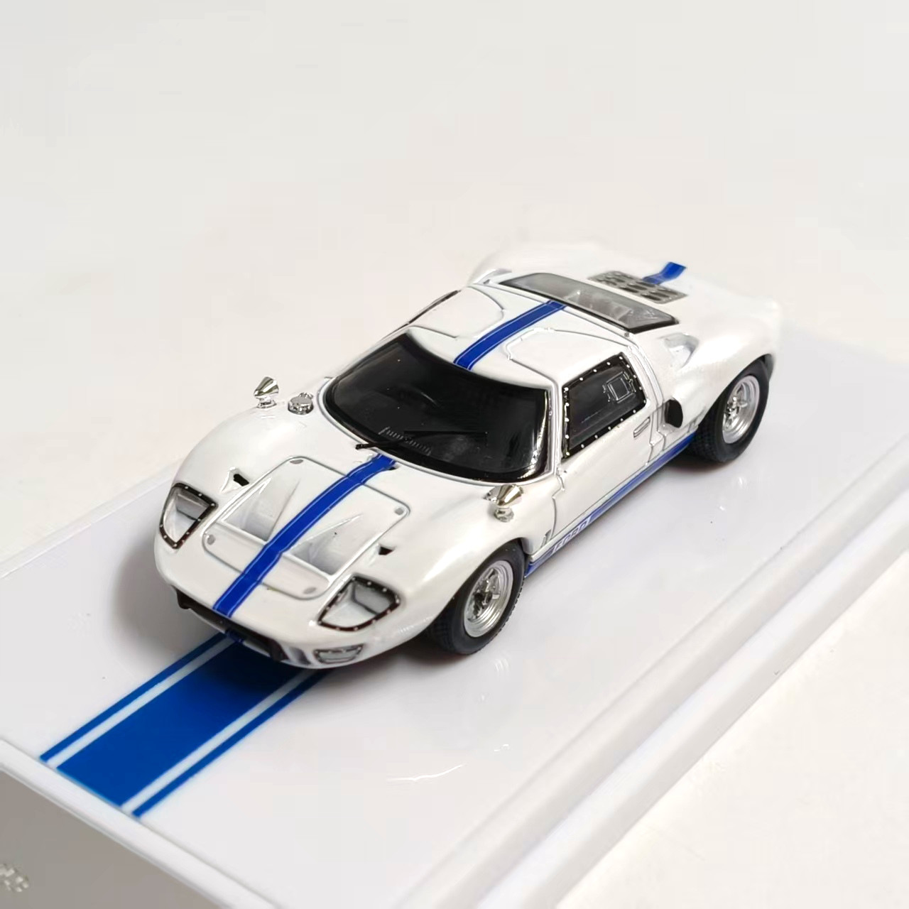 1:64 GT40 Mark I White Street Version Diecast Metal Model Collector Gift (88字符)