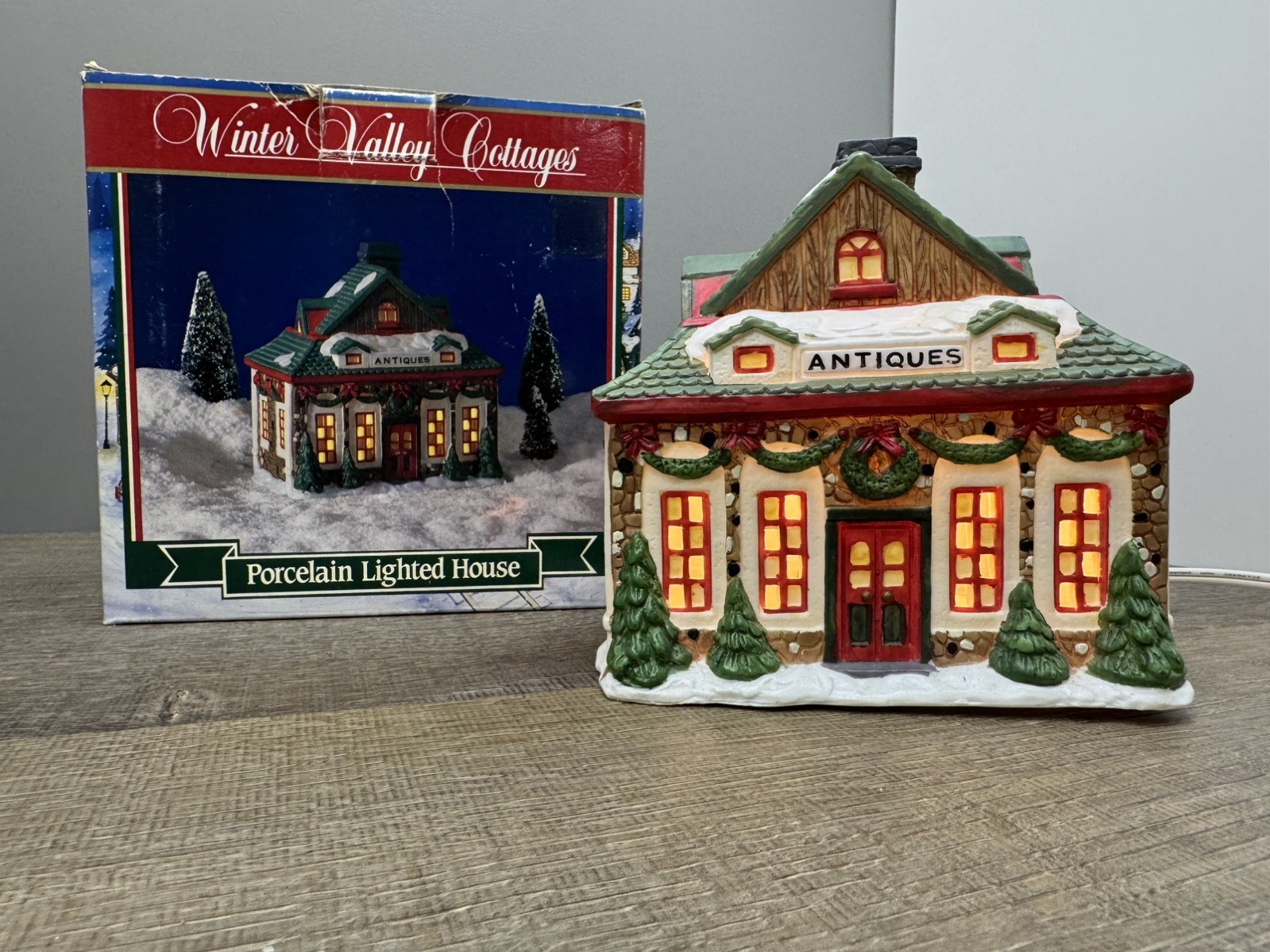 Vintage Winter Valley Cottages Antiques Porcelain Lighted House 1994