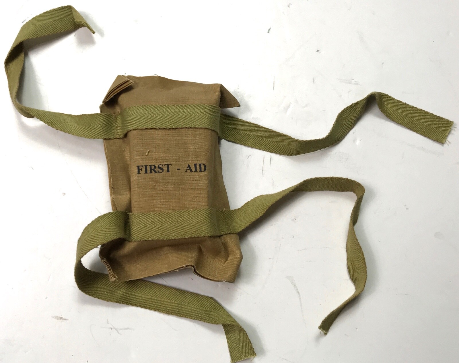 WWII US D-DAY AIRBORNE PARATROOPER RUBBERIZED FIRST AID JUMP KIT-OD#3 WWII US D-DAY AIRBORNE PARATROOPER RUBBERIZED FIRST AID JUMP KIT-OD#3