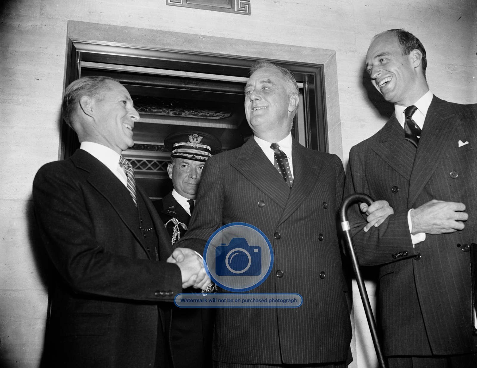 FRANKLIN DELANO ROOSEVELT WITH TWO MEN WASHINGTON DC 8.5X11 PHOTO