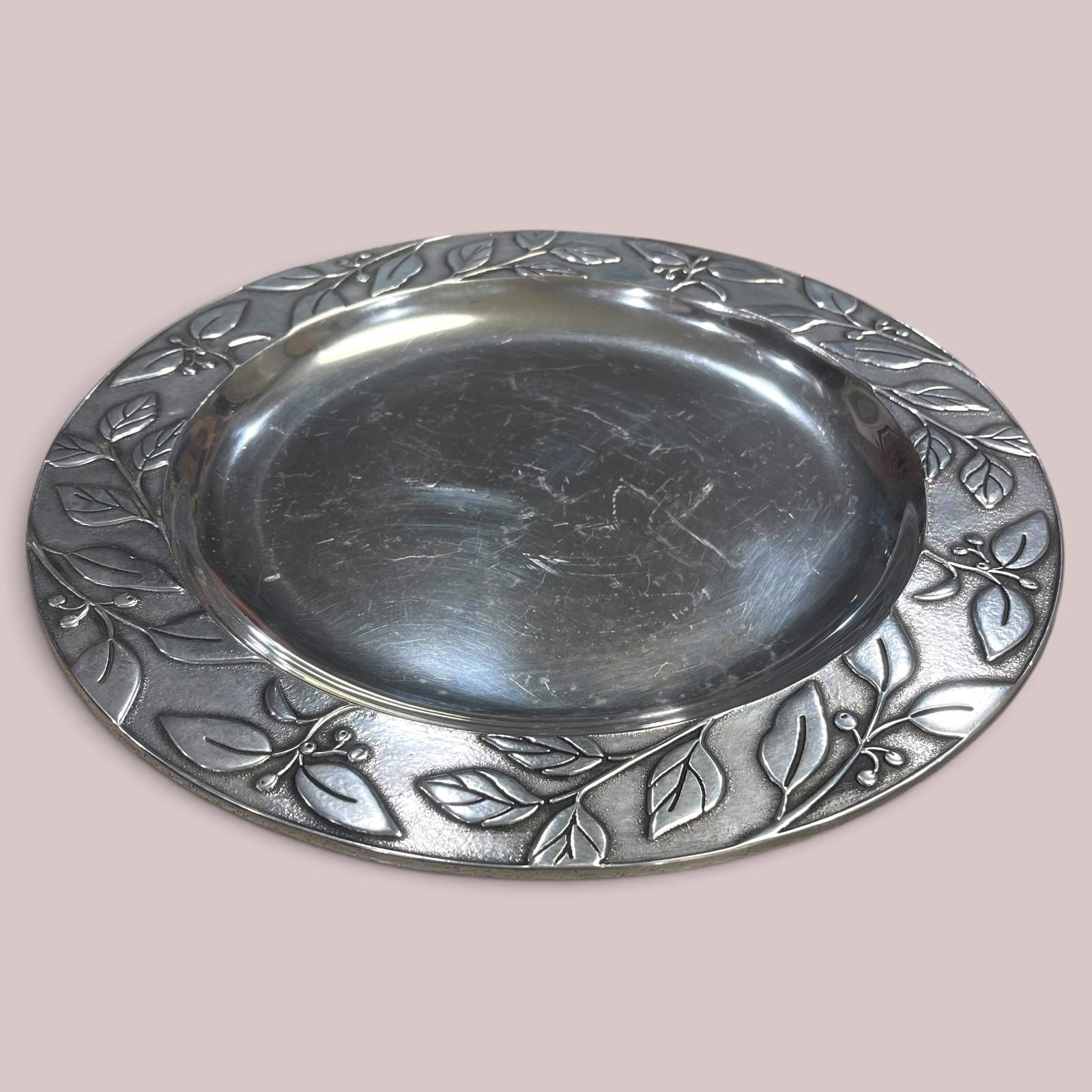 Wilton Armetale Floral Serving Bowl Silver Pewter Hand Wash Only - MSRP $39.99 Wilton Armetale Floral Serving Bowl Silver Pewter Hand Wash Only - MSRP $39.99