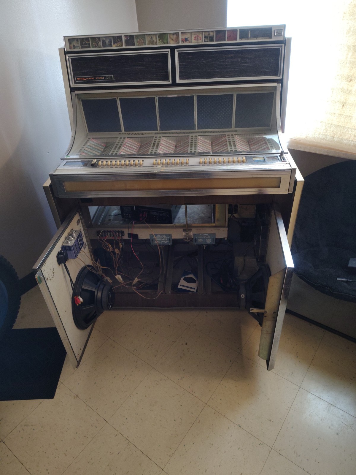 Seeburg Vintage Stereo Jukebox Machine Cabinet w/ Internal Electronics Untested