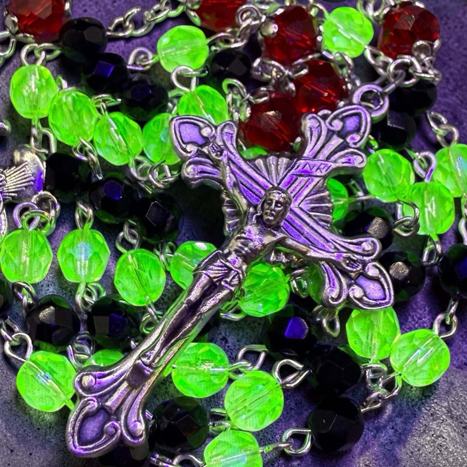 Uranium Glass Deco UV Glowing Holy Rosary Green/Black Heirloom Quality #X25 Uranium Glass Deco UV Glowing Holy Rosary Green/Black Heirloom Quality #X25