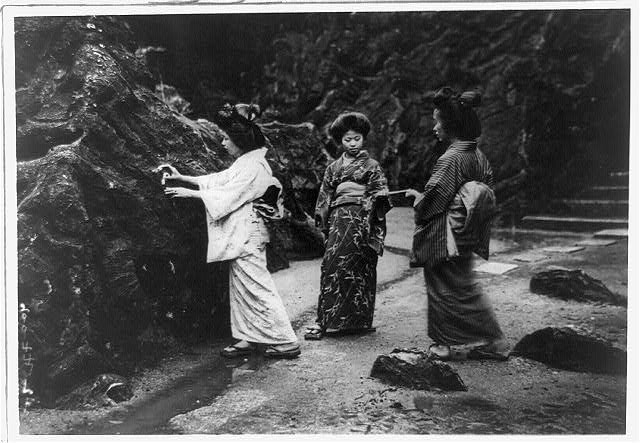 Photo:Catch,husband,Nippon fashion,courtship,women,social historic photo