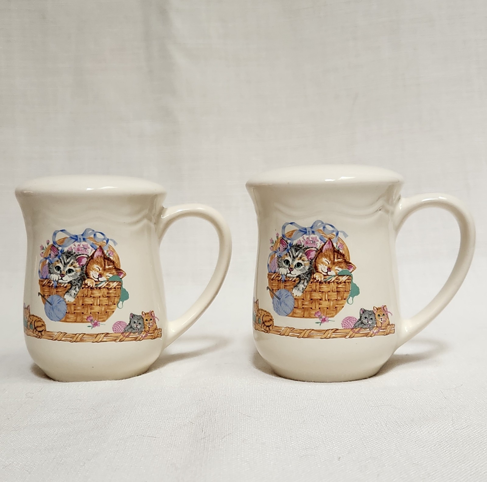 Vintage Purrfect Friends Tienshan Stoneware Cat & Yarn Salt and Pepper Shakers Vintage Purrfect Friends Tienshan Stoneware Cat & Yarn Salt and Pepper Shakers