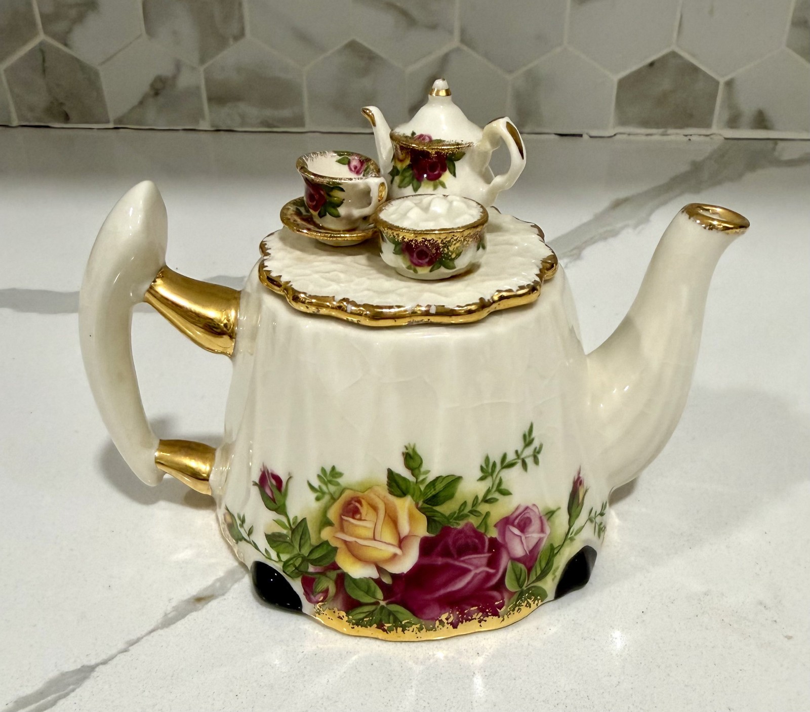 VTG 1996 Royal Albert Old Country Roses Novelty Teapot Mini Tea Set On Lid Decor