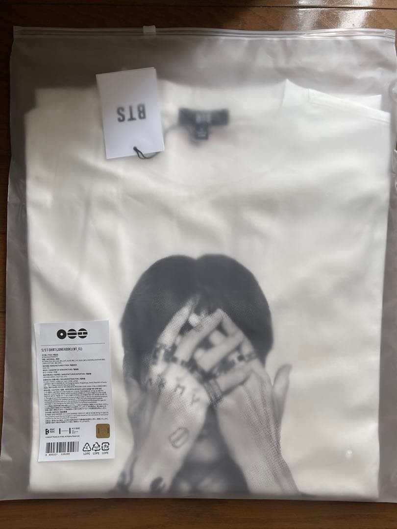 BTS ARIRANG JK Jungkook T-shirt  XL  Size White Face Official New unopened