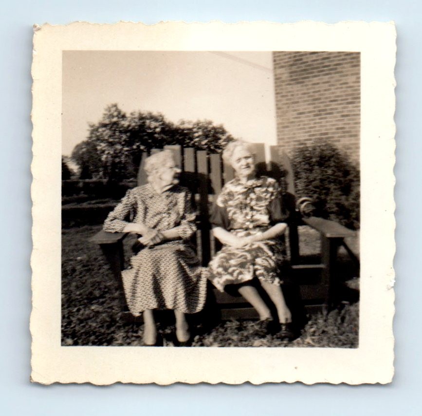 Old Vintage Photo SOFT FOCUS OLDER ELDERLY WOMEN SITTING ON BENCH IN YARD PIC
