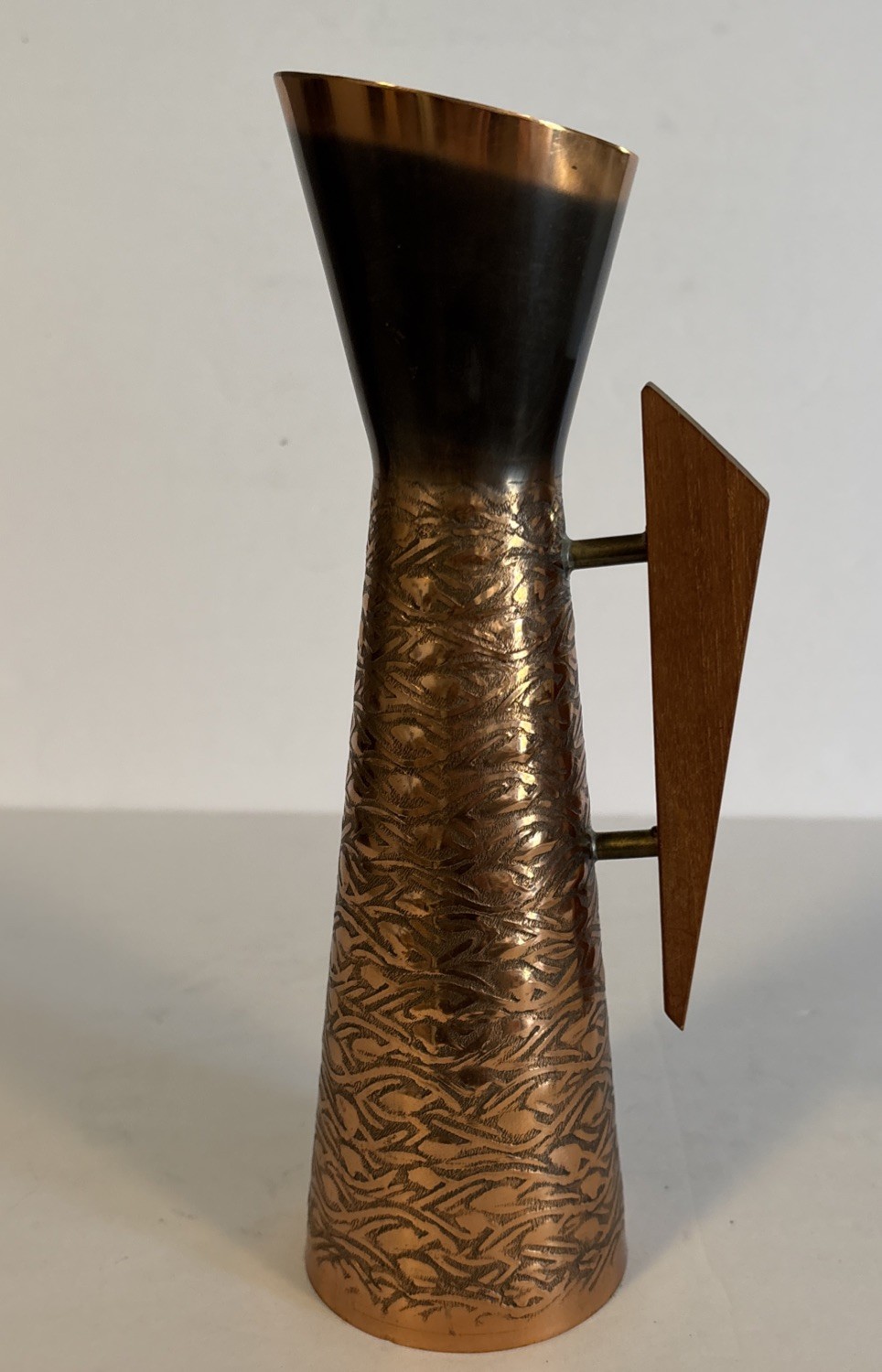 VTG Mid Century Modern Danish Etched Copper Vase w/Teak Handle 10” Tall *read VTG Mid Century Modern Danish Etched Copper Vase w/Teak Handle 10” Tall *read