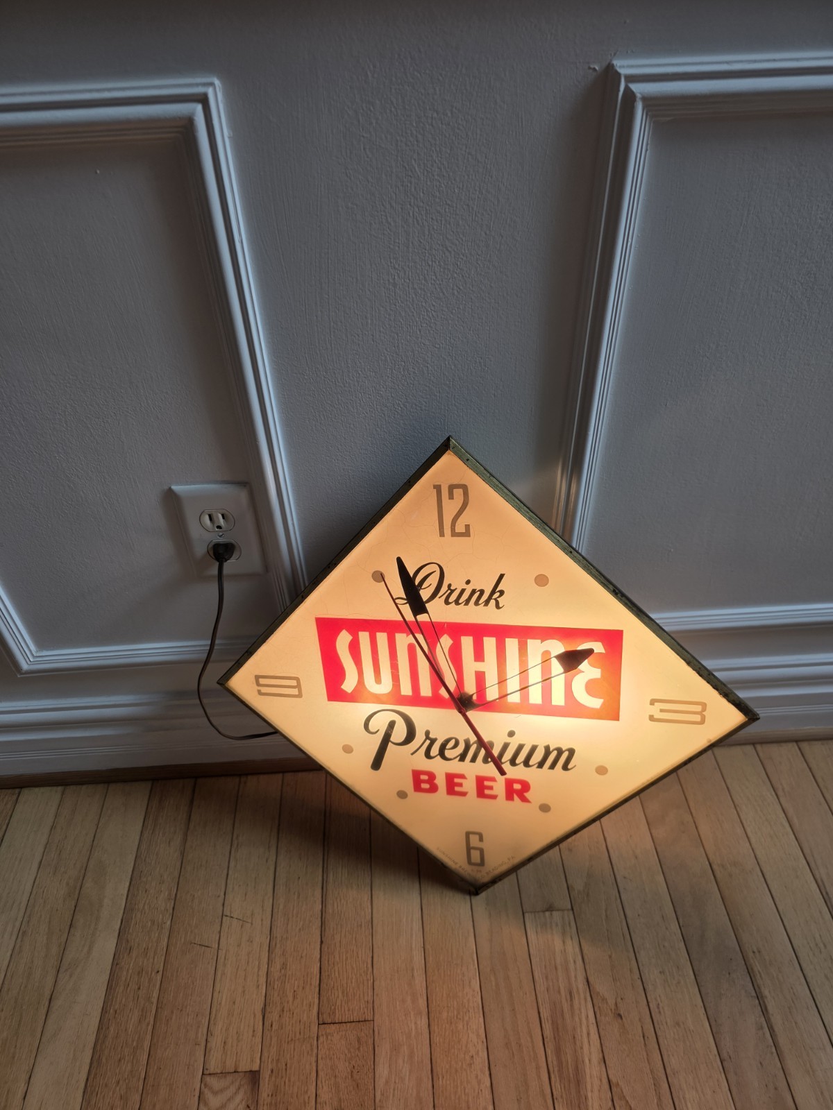 VTG SUNSHINE BREWING BEER CLOCK SIGN 1956 LIGHTED READING PA C56  - PreOwned