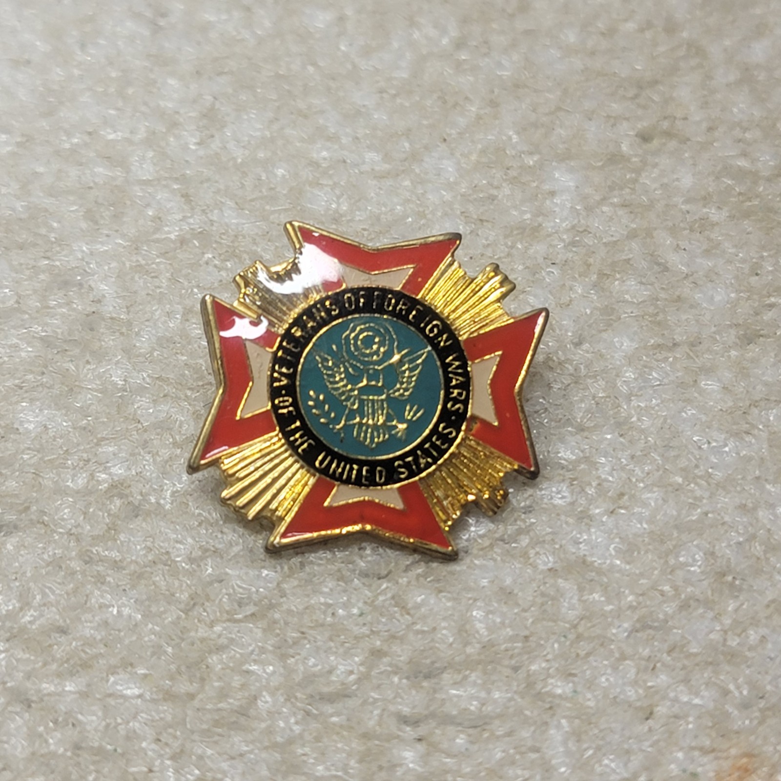 VFW Veterans of Foreign Wars Gold Red Enamel Pin United States Emblem