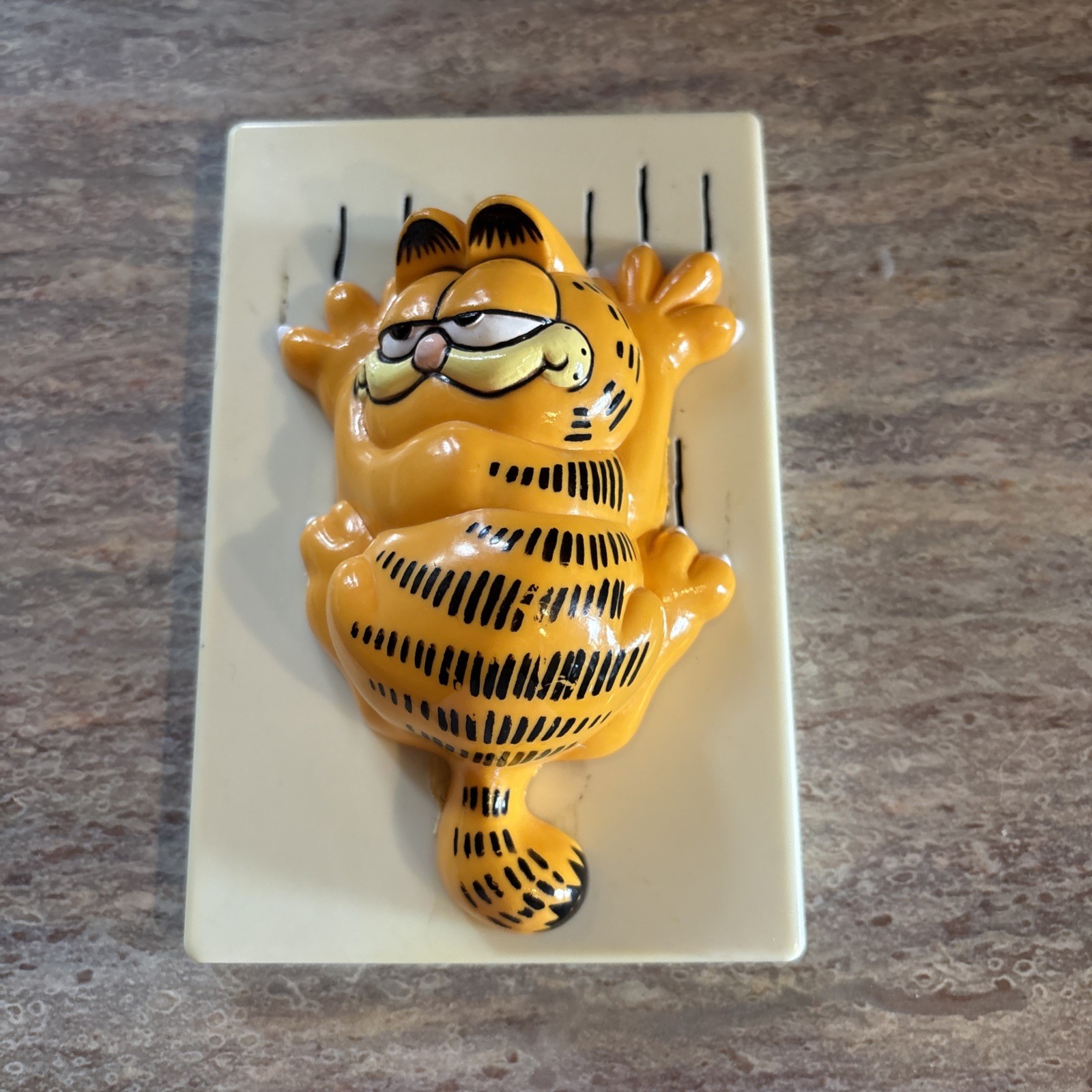 Vintage Garfield Cat Off The Wall Light Switch Plate Cover claw scratch marks Vintage Garfield Cat Off The Wall Light Switch Plate Cover claw scratch marks