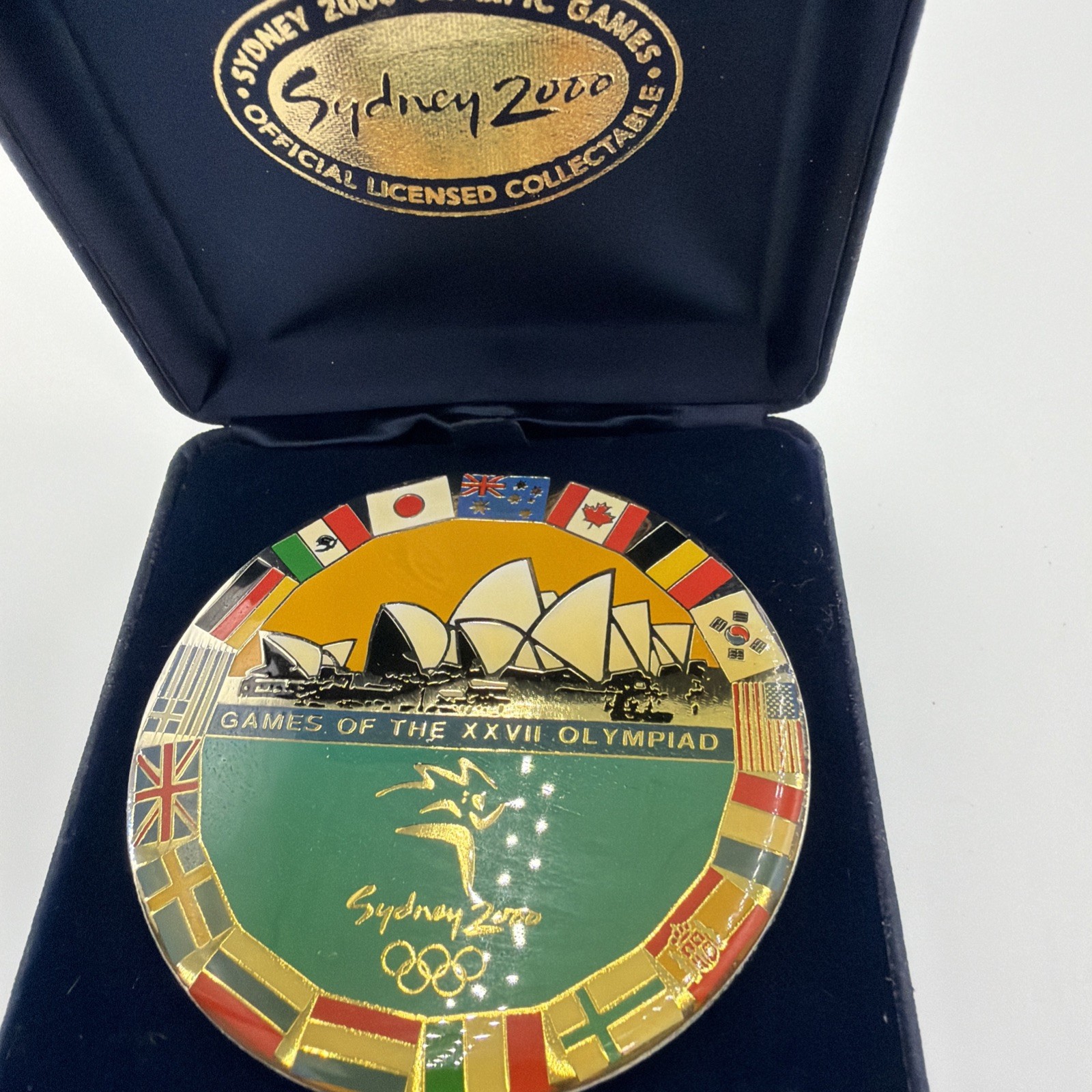 RARE SYDNEY 2000 OLYMPICS LARGE 7cm COMMEMORATIVE MEDAL / BADGE No: 1177 OF 5000 RARE SYDNEY 2000 OLYMPICS LARGE 7cm COMMEMORATIVE MEDAL / BADGE No: 1177 OF 5000