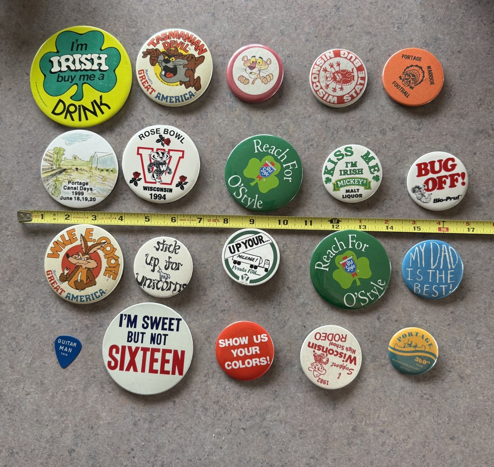 Lot Of Buttons, Great America, UW Badgers, St Patrick’s, Old Style, Mickeys Etc Lot Of Buttons, Great America, UW Badgers, St Patrick’s, Old Style, Mickeys Etc