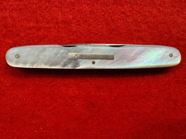EXCELLENT 19TH CENTURY JOSEPH GIBBINS 3 BLADE MOP SCALED SPLIT BACK WHITTLER (40