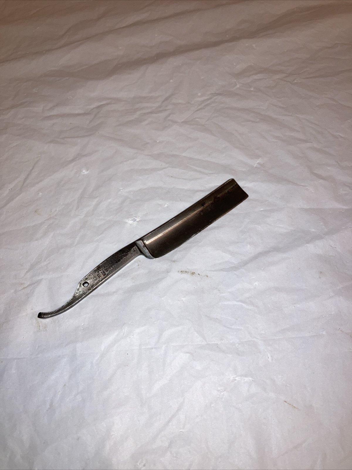 VINTAGE EUREKA STRAIGHT RAZOR BLADE A.E. QUICK CENTRALIA ILLINOIS VINTAGE EUREKA STRAIGHT RAZOR BLADE A.E. QUICK CENTRALIA ILLINOIS