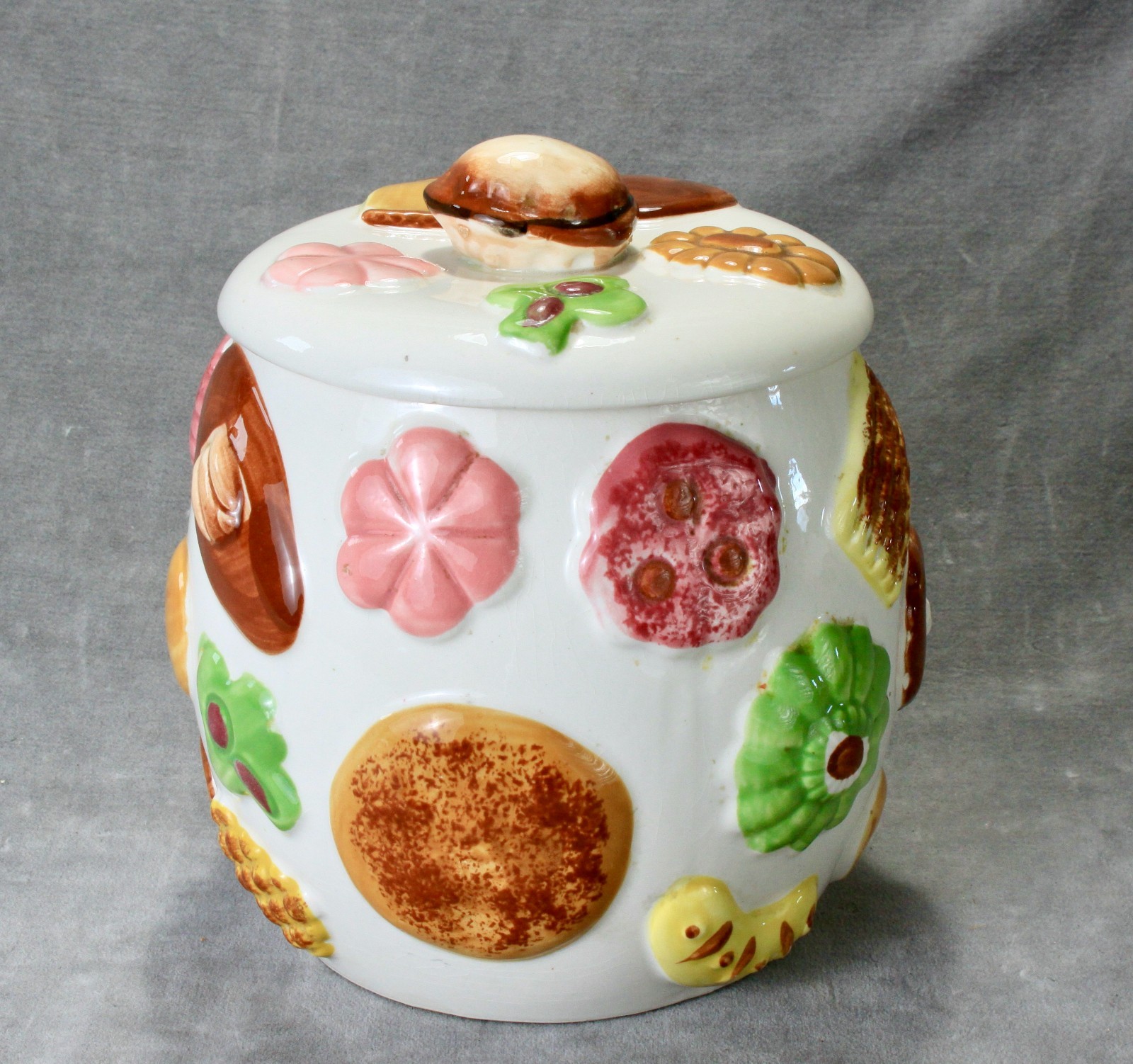Vintage All Over Cookies Cookie Jar with Lid - Walnut Top- #2285 Vintage All Over Cookies Cookie Jar with Lid - Walnut Top- #2285