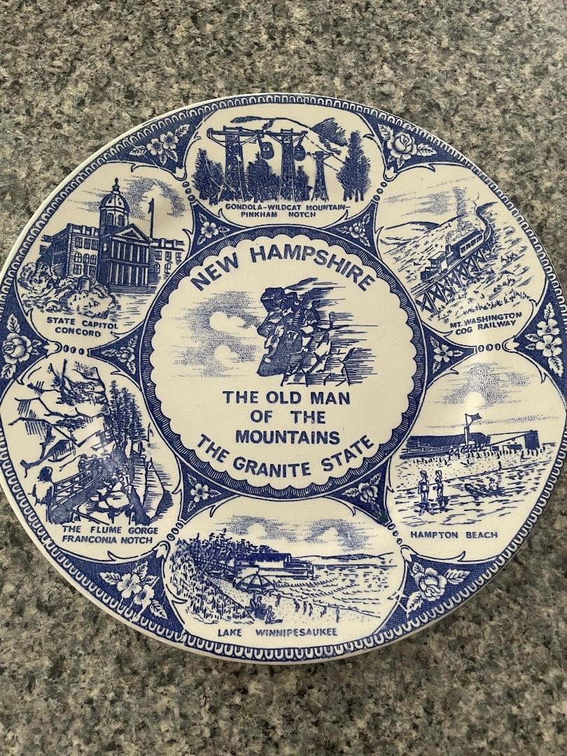 New Hampshire~The Granite State~Old Man of the Mountain~Souvenir Plate~Blue/Whit New Hampshire~The Granite State~Old Man of the Mountain~Souvenir Plate~Blue/Whit