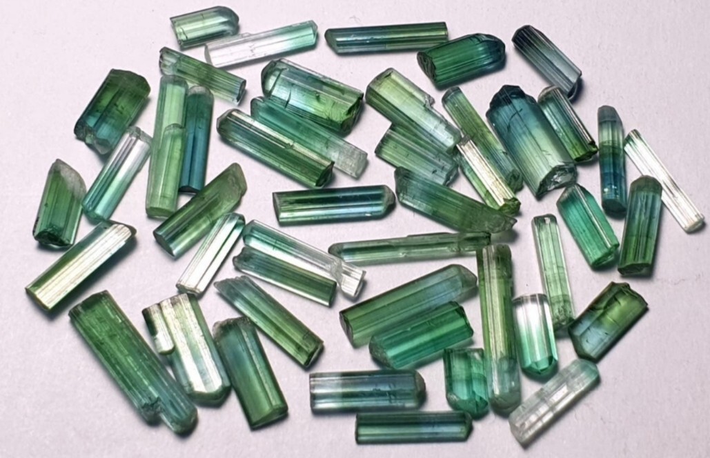 Colourful small size tourmaline crystals lot - 30 carats Colourful small size tourmaline crystals lot - 30 carats
