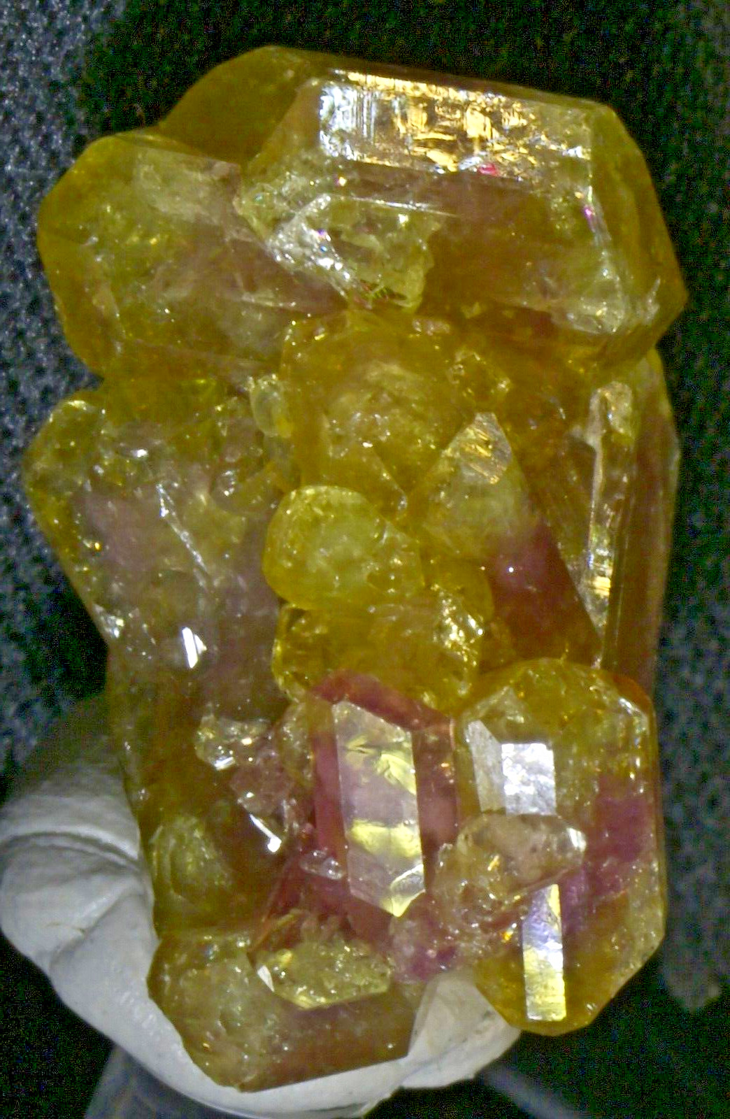 BICOLOR VESUVIANITE FLOATER 1.5 X 1.5 X 1.5 CM, JEFFREY MINE,QUEBEC,CANADA #36 BICOLOR VESUVIANITE FLOATER 1.5 X 1.5 X 1.5 CM, JEFFREY MINE,QUEBEC,CANADA #36