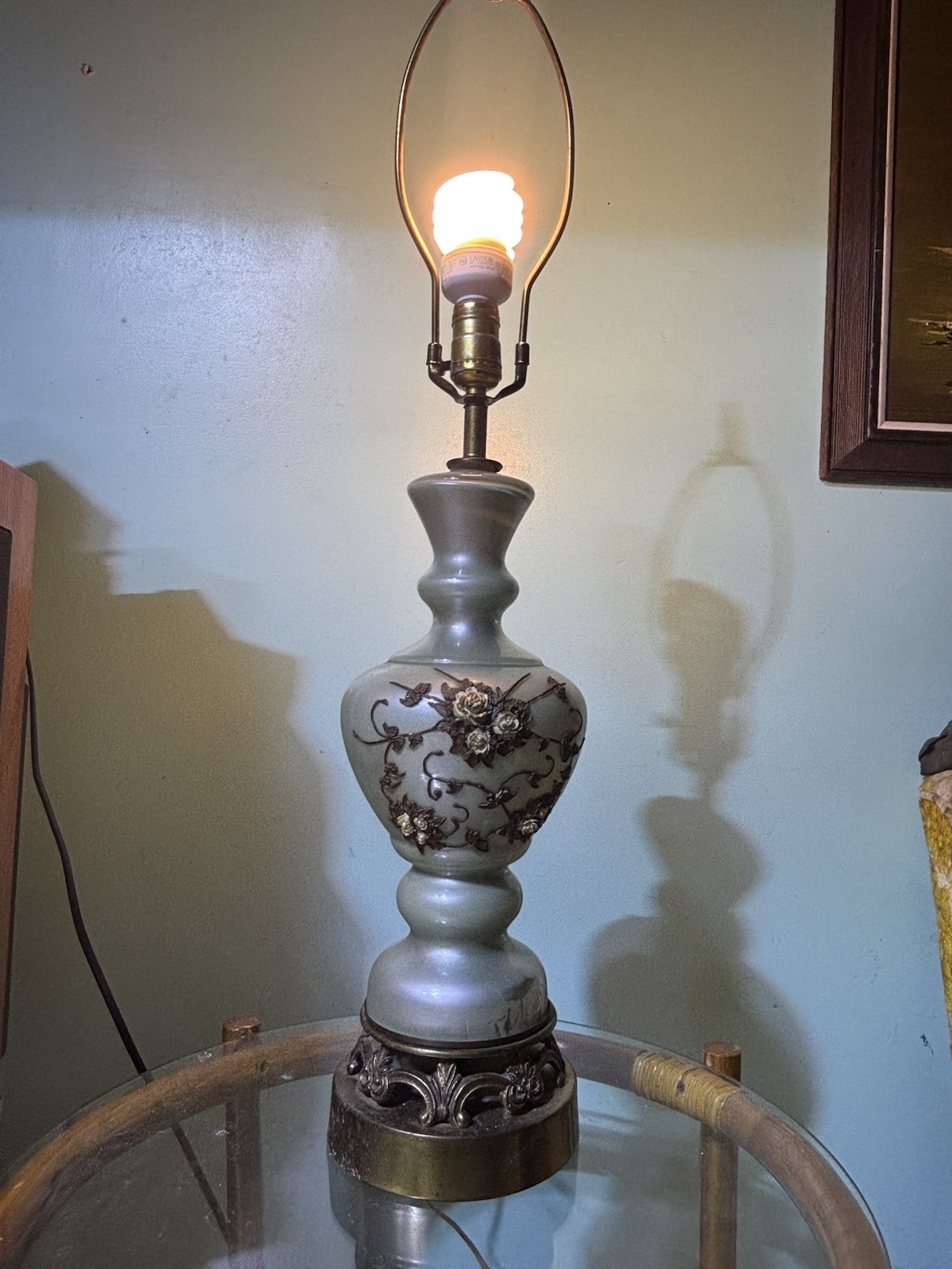 VTG Hand Blown Glass & Brass Metal Filagree Floral TABLE LAMP Hollywood Regency VTG Hand Blown Glass & Brass Metal Filagree Floral TABLE LAMP Hollywood Regency