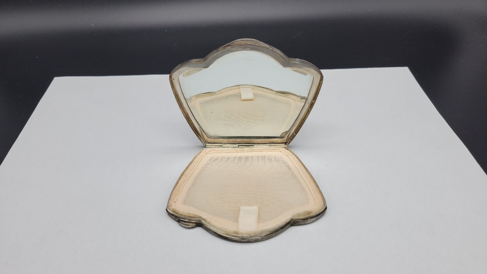 VINTAGE 800 SILVER POWDER COMPACT