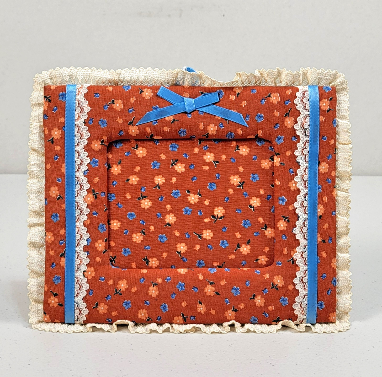 VTG Artisan Photo Frame Cotton Fabric Padded Lace 8\ VTG Artisan Photo Frame Cotton Fabric Padded Lace 8\