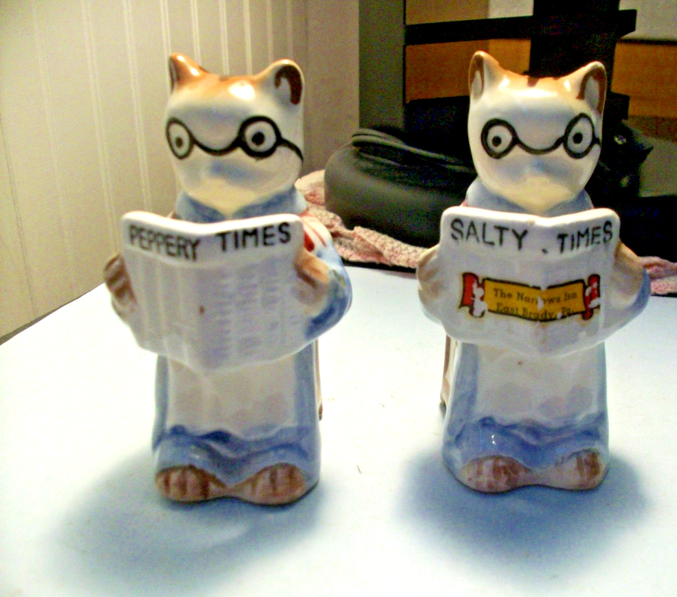 Vintage PAL MAR Peppery Salty Times CATS reading newspaper Salt Pepper Shakers Vintage PAL MAR Peppery Salty Times CATS reading newspaper Salt Pepper Shakers
