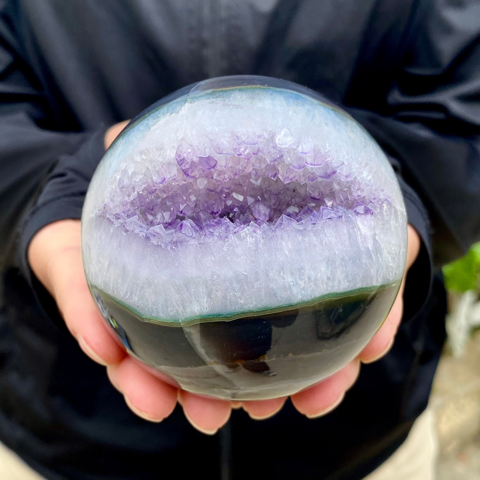 635G Natural Open Smile Agate Amethyst Sphere Healing Wealth Collectible Crystal